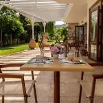 Milies Aparthotel 3*