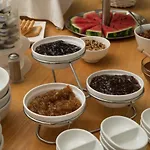 Milies Aparthotel 3*