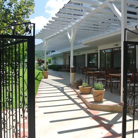 Aparthotel Milies *