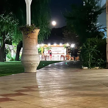 Ξενοδοχείο με διαμερίσματα μηλιές