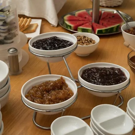 Milies Aparthotel 3*